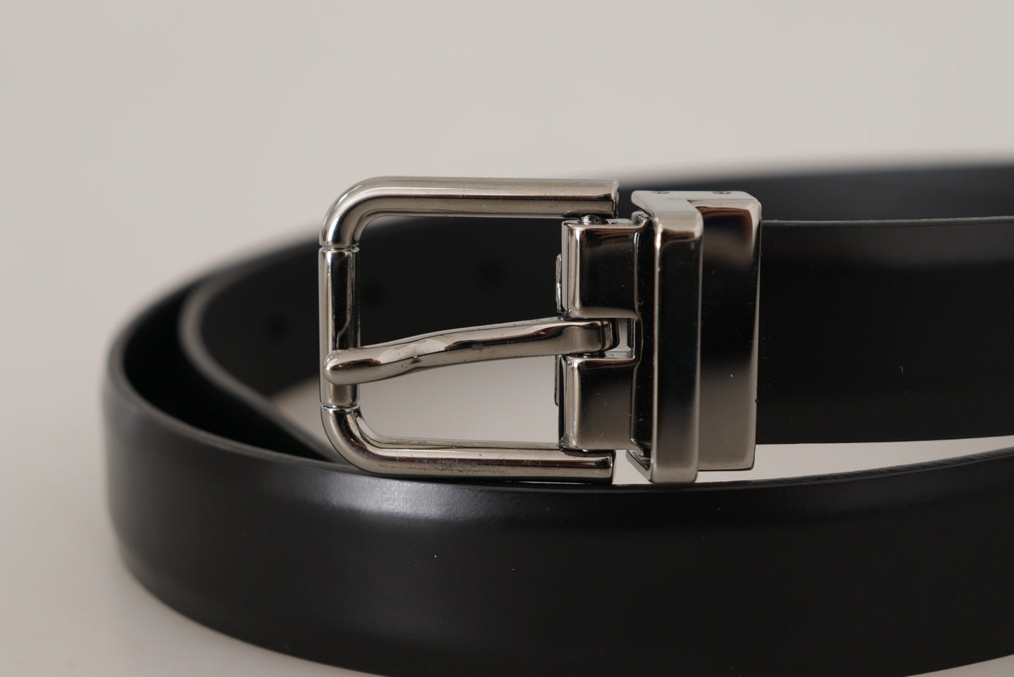 Dolce &amp; Gabbana Elegant Black Leather Belt with Metal Buckle