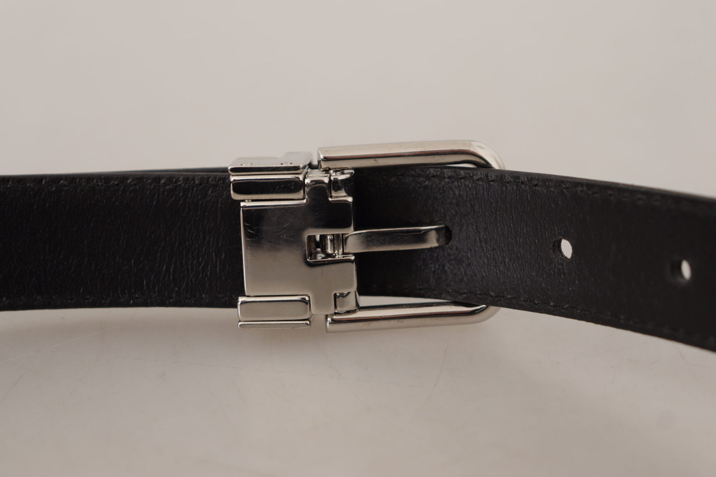 Dolce &amp; Gabbana Sleek Black Leather Belt with Metal Buckle