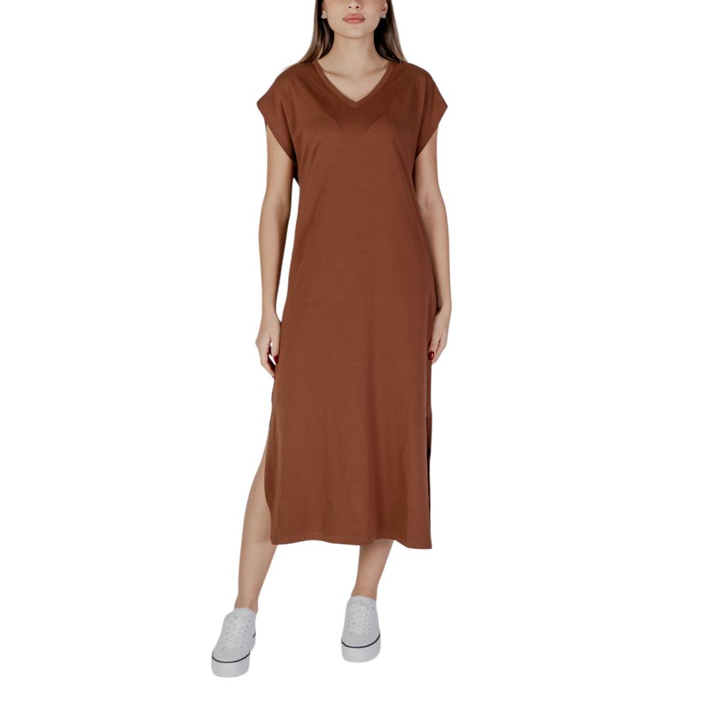 B.Young Brown Cotton Dress